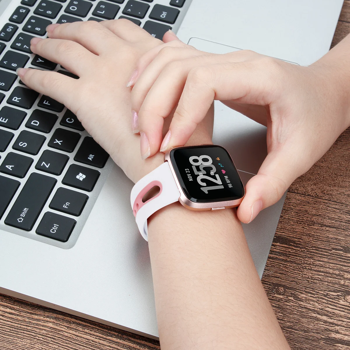 Совместим с Fitbit versa, ремешок силиконовый дышащий сменный спортивный ремешок для Fitbit часы Versa 61013