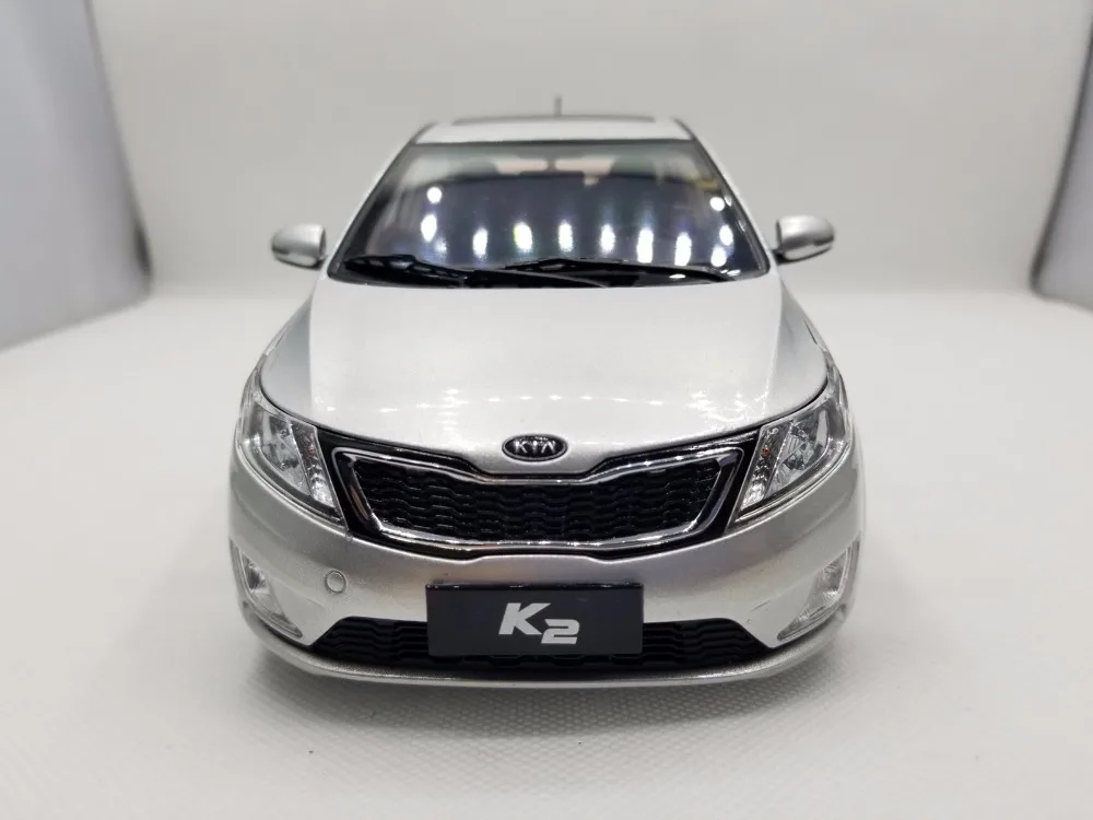 1:18 литая под давлением модель для Kia K2 Rio 2011 серебряный сплав игрушечный автомобиль миниатюрная Коллекция подарков