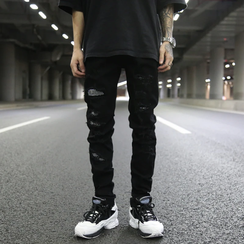 Graffiti Printed Ripped Destroied Denim Jean Mens Distressed Biker Jeans with Sequins 2018 Fashion High-street Slim Pants Jogger