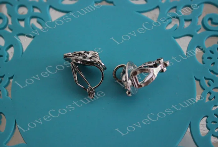 Серьги-гвоздики с волком и для косплея Клода |