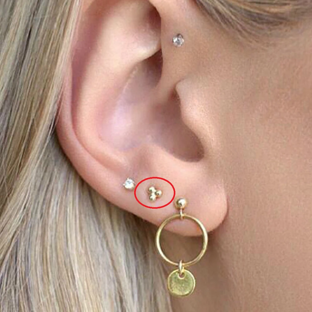 Женские серьги гвоздики золотистого цвета простые в виде листьев растений