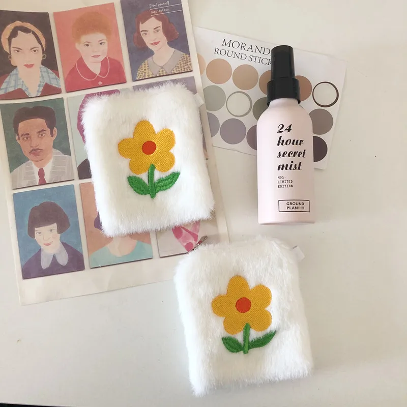 flower yellow Модная сумка для наушников с вышитыми цветами, плюшевый Кошелек для монет на молнии, мини-кошелек для наушников, сумки для ключей в форме помады, корейский стиль - Цвет: flower yellow