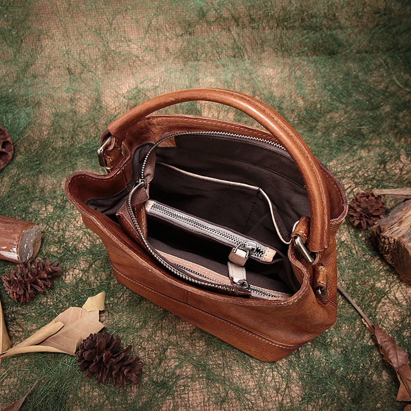 Женская сумка из натуральной кожи с ручками сверху и плечевым ремнём | Багаж