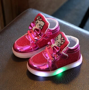 Детская обувь Новинка весны Hello Kitty со стразами светодиодной подсветкой Милая