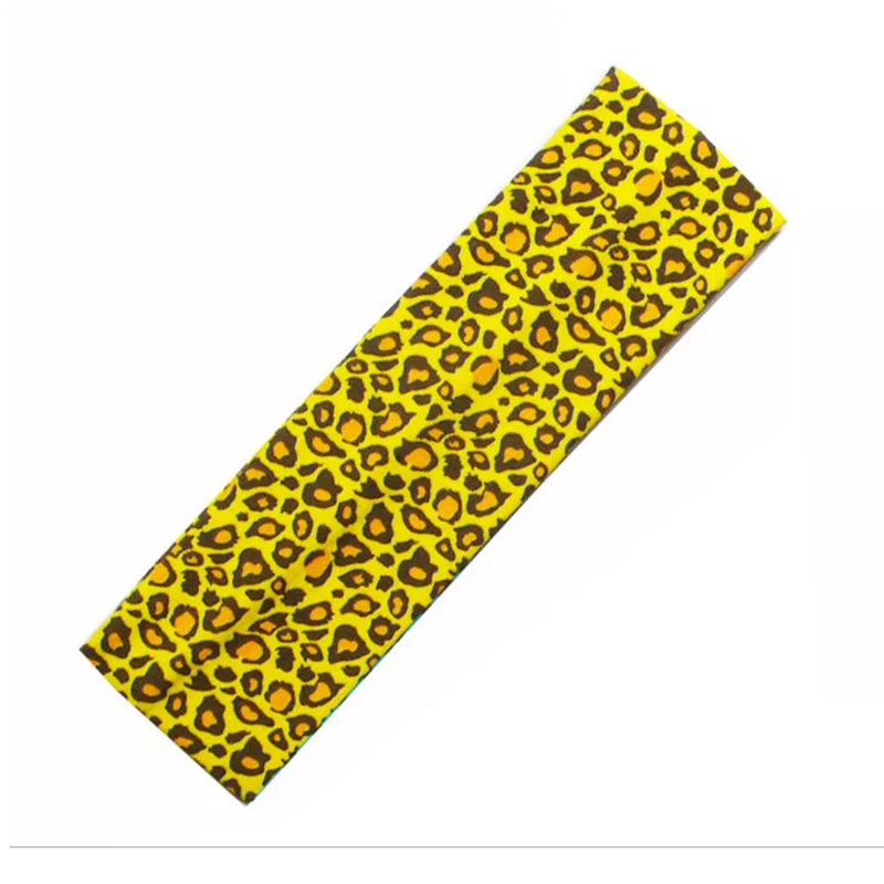 Женская спортивная повязка для волос с леопардовым принтом.