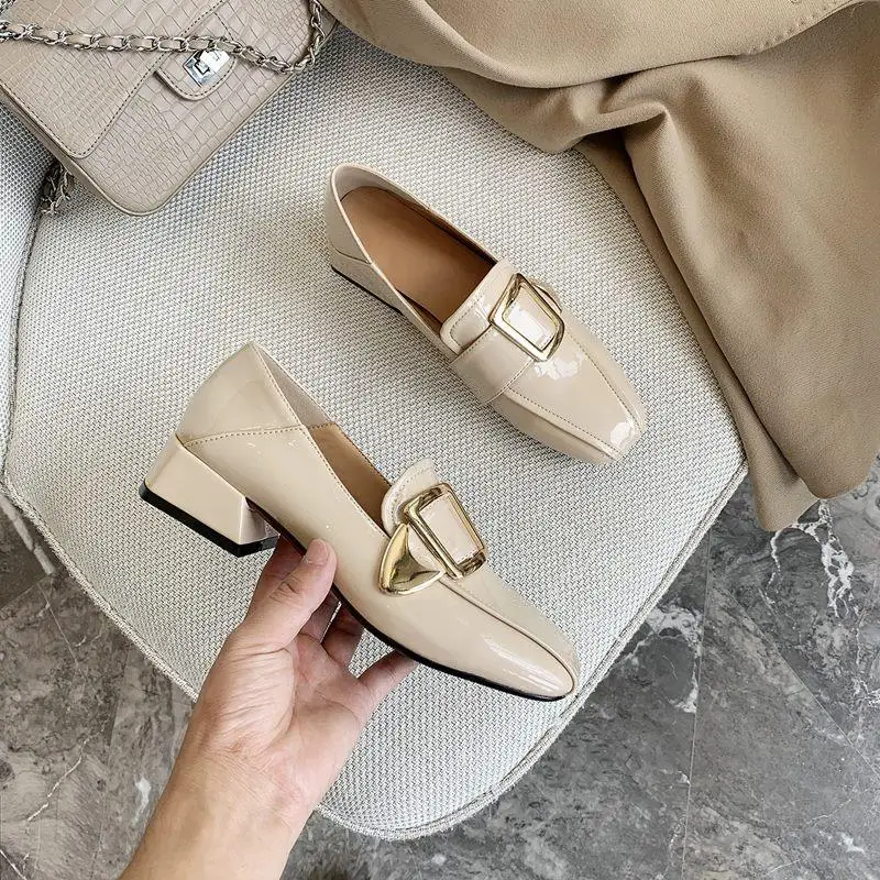 beige EGONERY/модные женские туфли на плоской подошве; мягкие мокасины из лакированной кожи; цвет красный, черный, бежевый; осенние лоферы с квадратным носком для девочек; офисные туфли - Цвет: beige