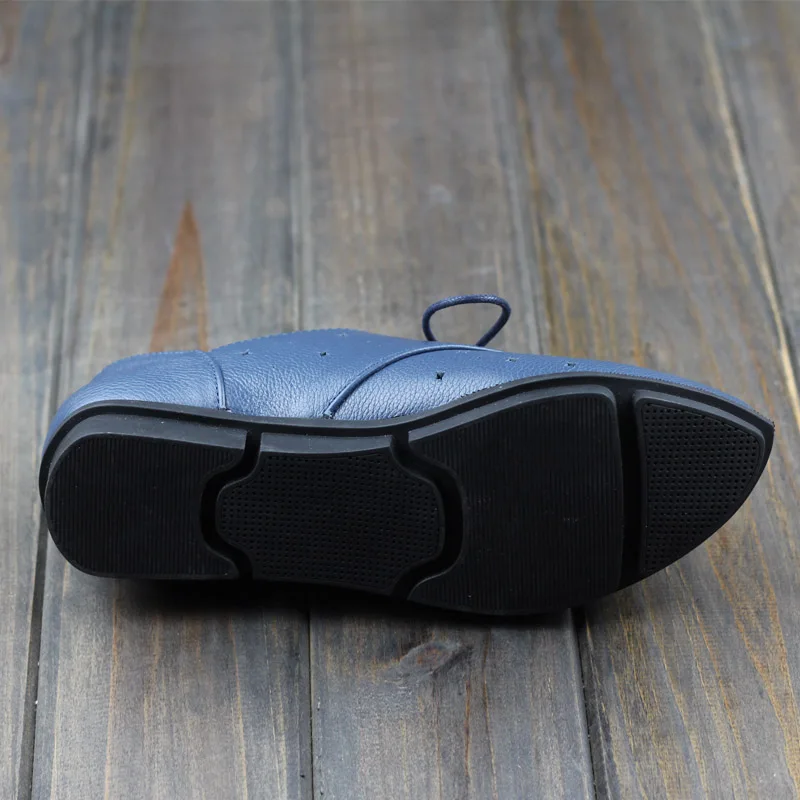 Женская обувь на плоской подошве натуральная кожа с острым носком вырезами