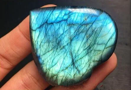 

Natural crystal pull long stone moonlight stone heart ，labradorite crystal heart stone ，heart for home collectible