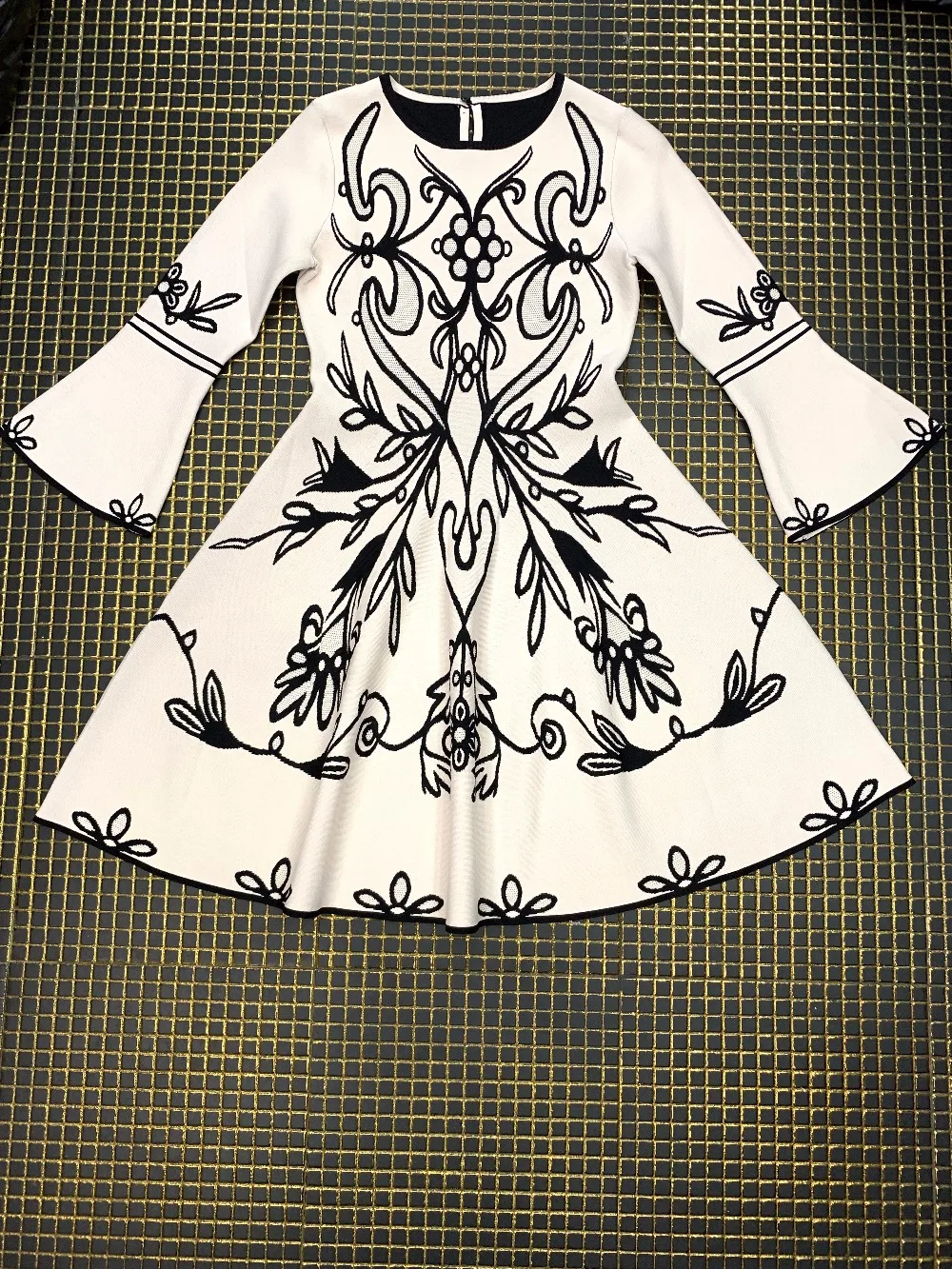 Женское жаккардовое платье с круглым вырезом и длинным рукавом вечернее