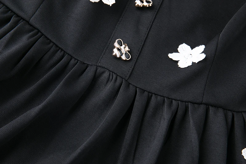 Женское модельное платье миди с аппликацией элегантное коротким рукавом