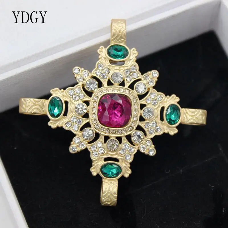 

YDGY Retro Vineyard Crystal Rhinestone Four Petals Gold Tone Red Stone Green Key Cross Petal Pins