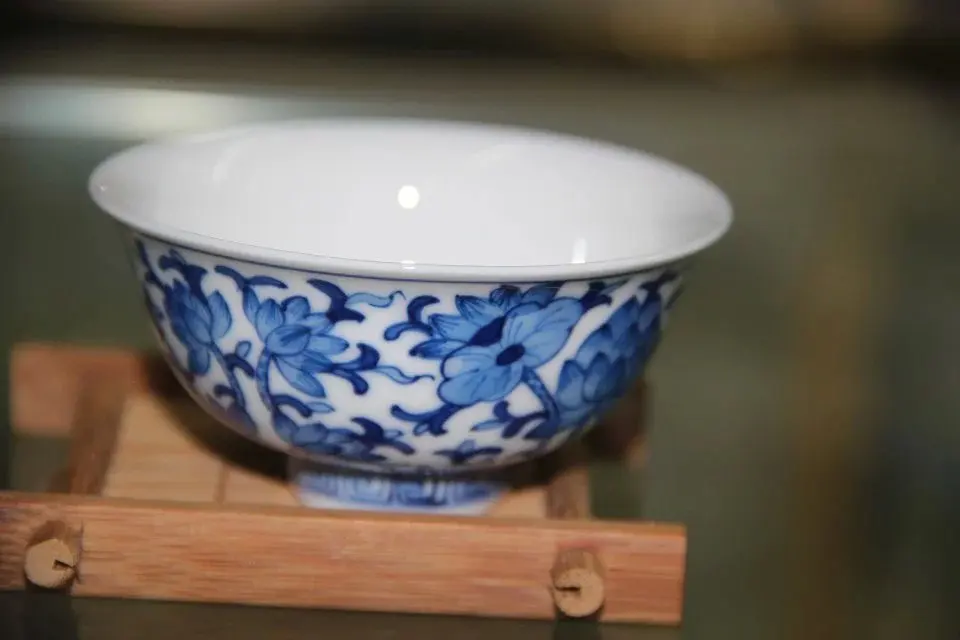 Уникальная китайская сине белая антикварная чашка для чая Lotus puer с ручной
