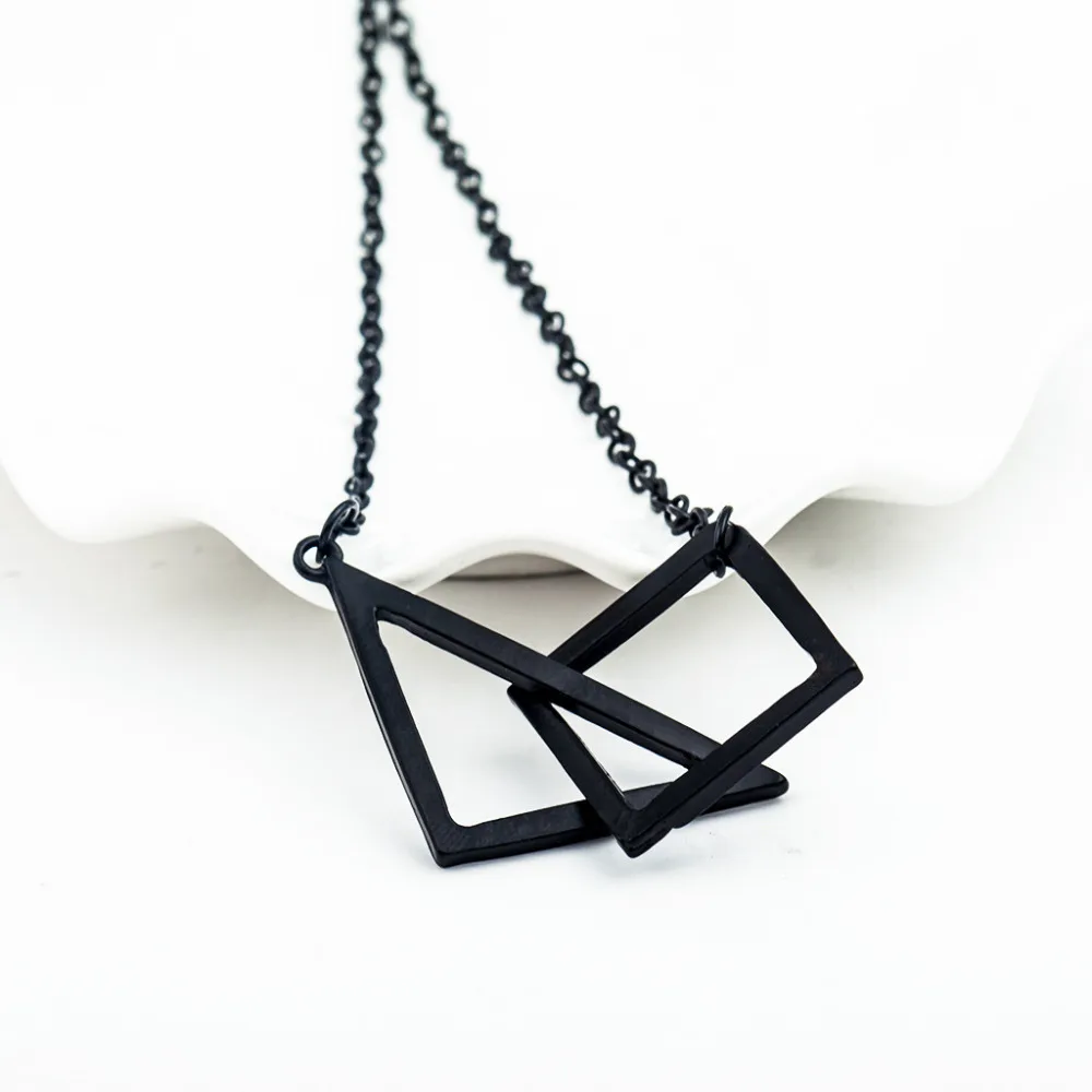 Полые треугольные квадратные ожерелья для женщин и мужчин геометрический Черный