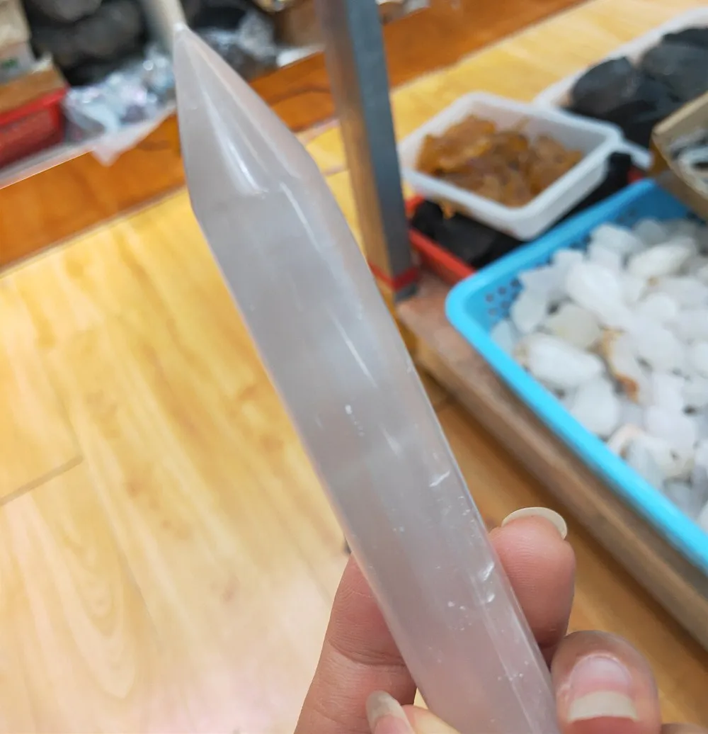 Каменная селенитная кристаллическая кварцевая палочка Гималайская
