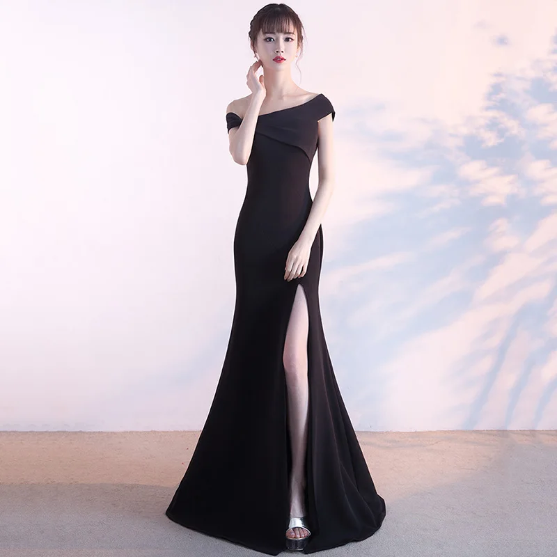 Красное асимметричное платье с открытыми плечами и разрезом для вечеринки