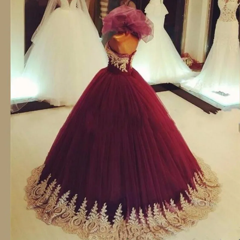 Бордовые платья Quinceanera тюлевые с золотой кружевной аппликацией 16 платьев бальные