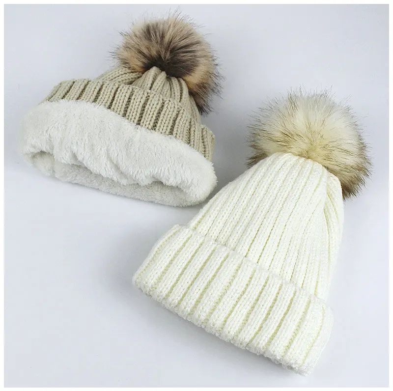 Добавить нагреватель внутри вязаная зимняя Шапки Для женщин теплые помпоном из искусственного меха Кепки Skullies& шапочки для Для женщин Высокое качество для девочек шапки