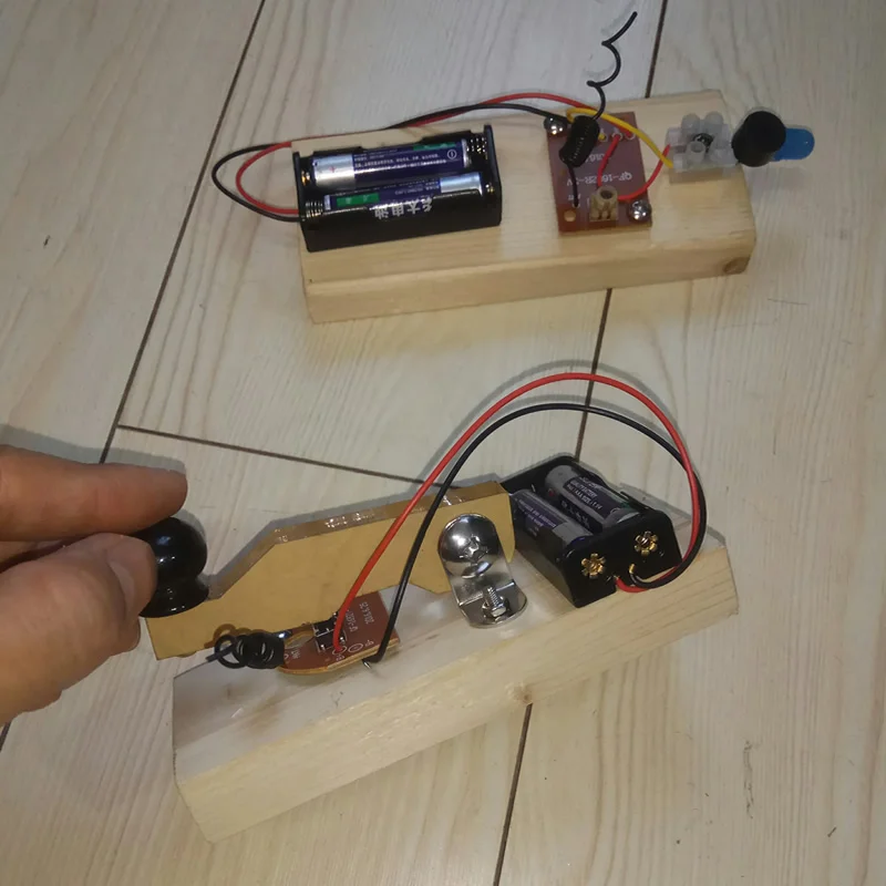 Радиопередатчик радиостанция с кодом Morse|Интегральные схемы| |