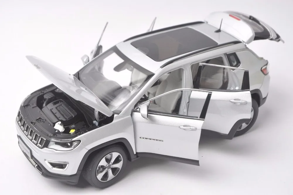 1:18 литая под давлением модель для Jeep COMPASS серебро SUV сплав игрушечный автомобиль миниатюрная коллекция подарок