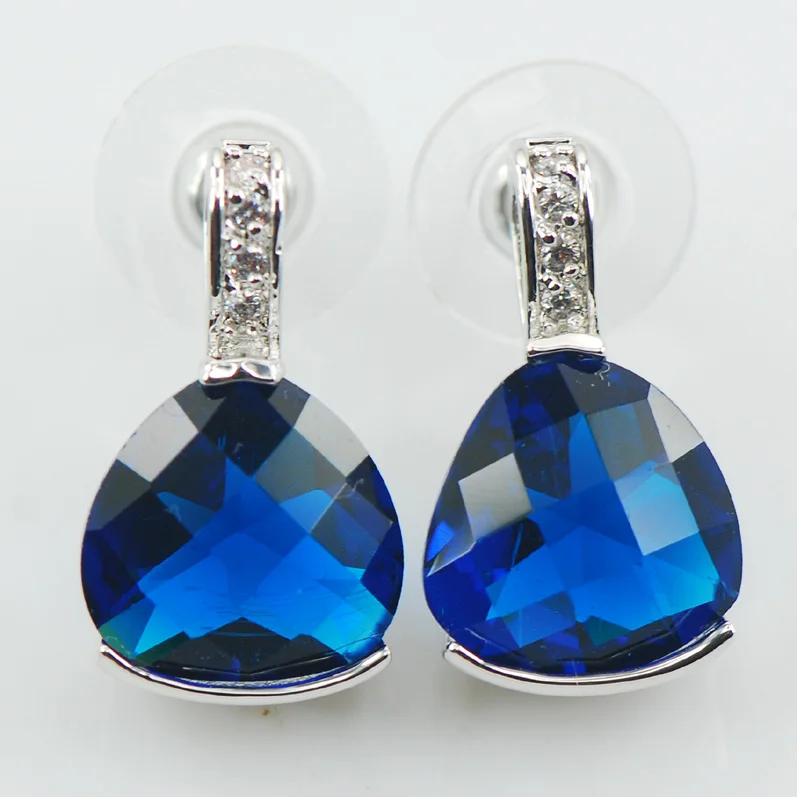 

Серьги из серебра с цирконом