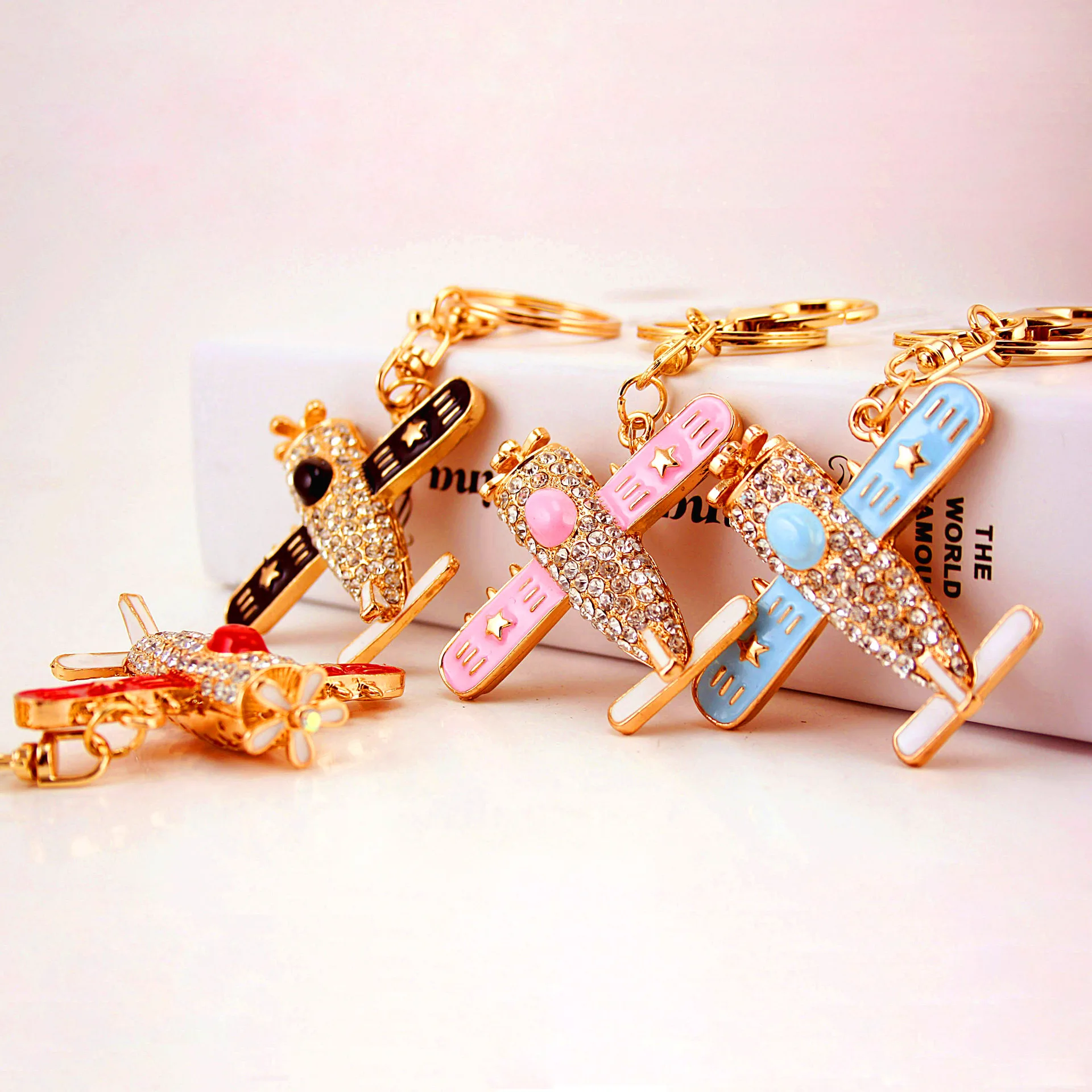 MH fashion creative exquisite cute cartoon propeller aircraft key chain pendant accessories | Украшения и аксессуары
