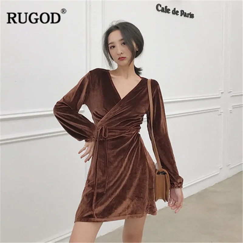 Женское длинное платье RUGOD однотонное элегантное с длинным рукавом и v-образным