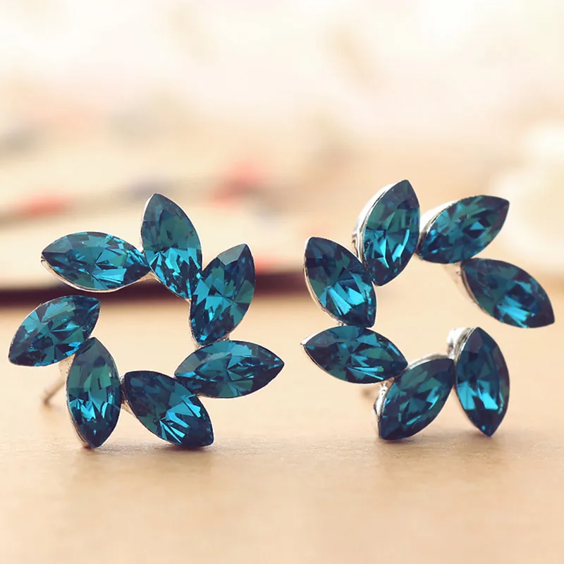 Серьги-гвоздики с кристаллами Neoglory элегантные сережки в форме цветка серебряным