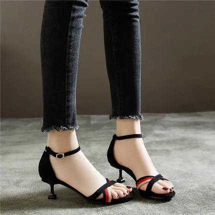 Женские летние сандалии на низком каблуке 3 см с пряжкой и котом 2019 | Обувь