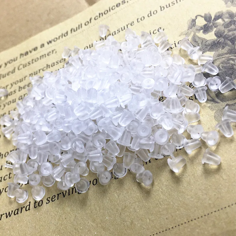 Выделенные простые прозрачные пластиковые серьги-пусеты для ювелирных изделий