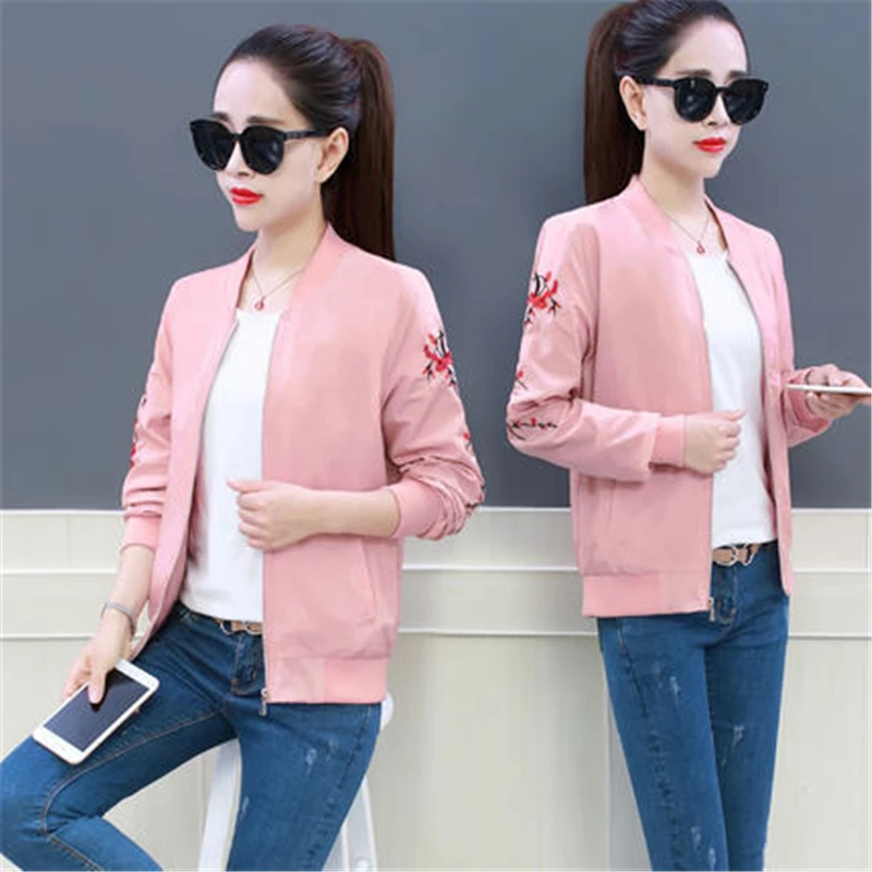 Весенняя женская ветровка с вышивкой короткая легкая куртка на молнии