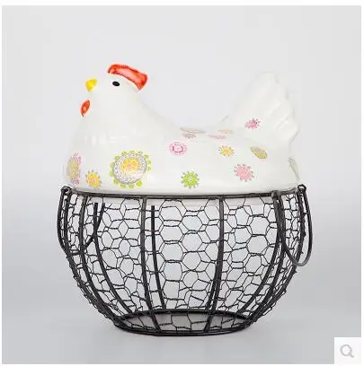 

The hen receives a basket of egg baskets and a basket of potato garlic and a basket of containers