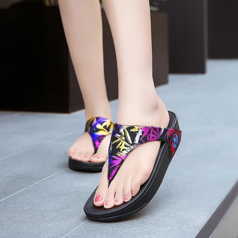 Новейшая модель женские разноцветные сандалии для улицы крутая летняя пляжная
