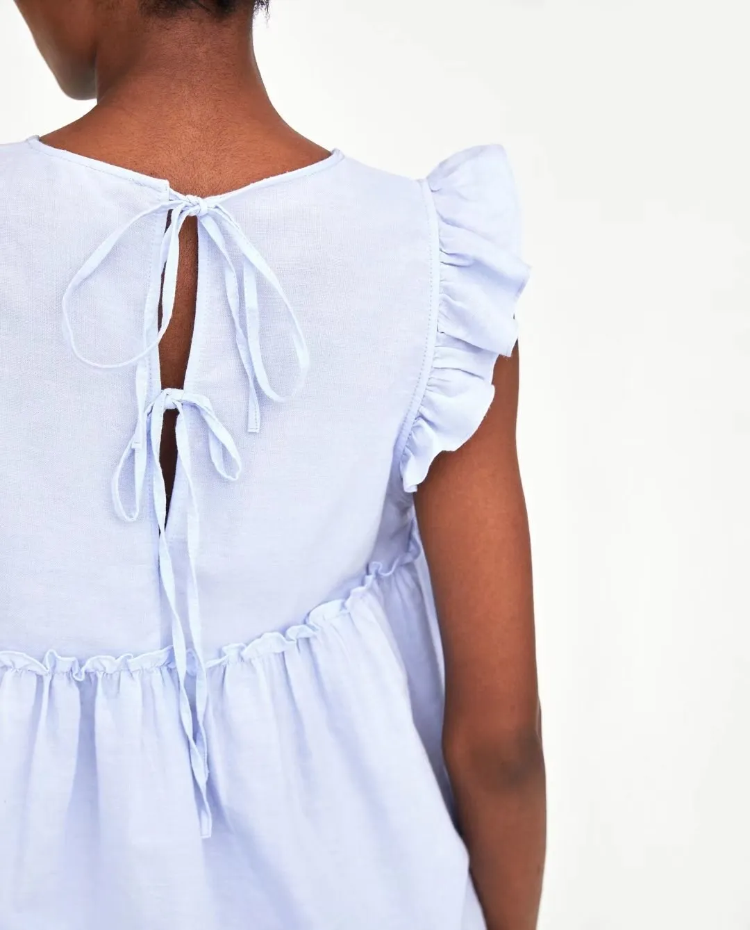 Женская блузка без рукавов с v-образным вырезом плиссированная однотонная