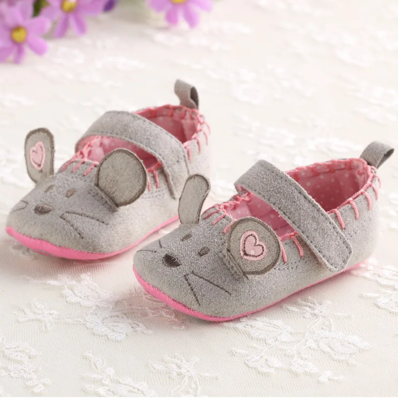 Обувь для маленьких девочек милая хлопковая обувь первых шагов с мультяшным