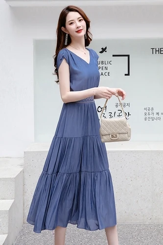 Женское летнее платье миди синее трапециевидной формы с v образным вырезом и