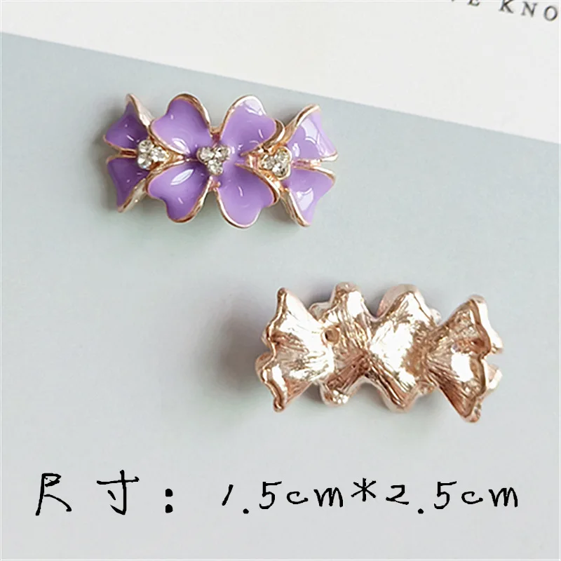 Амулет из эмалированного сплава с капельным маслом и стразами 6 шт. модные