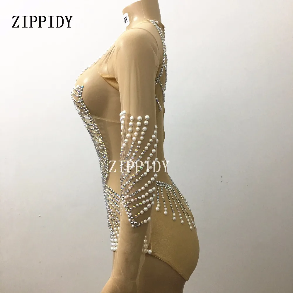 Блестящий Комбинезон с жемчужинами и кристаллами серебристого цвета со стразами