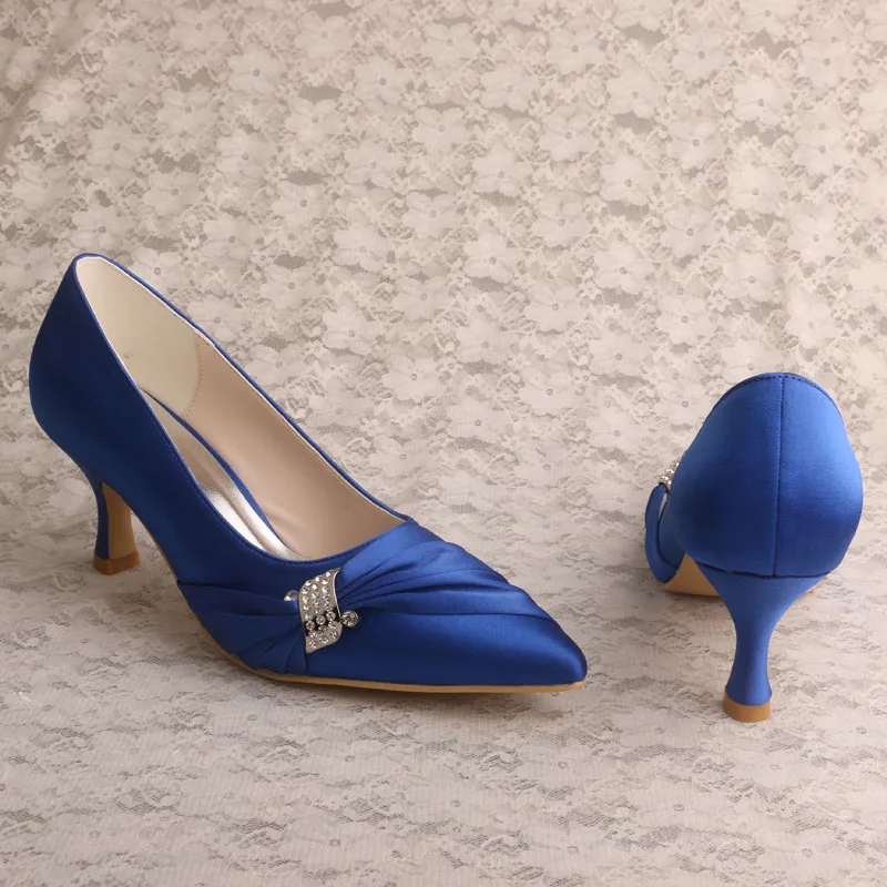 Женские туфли на низком каблуке с закрытым носком Серебристые для подружки