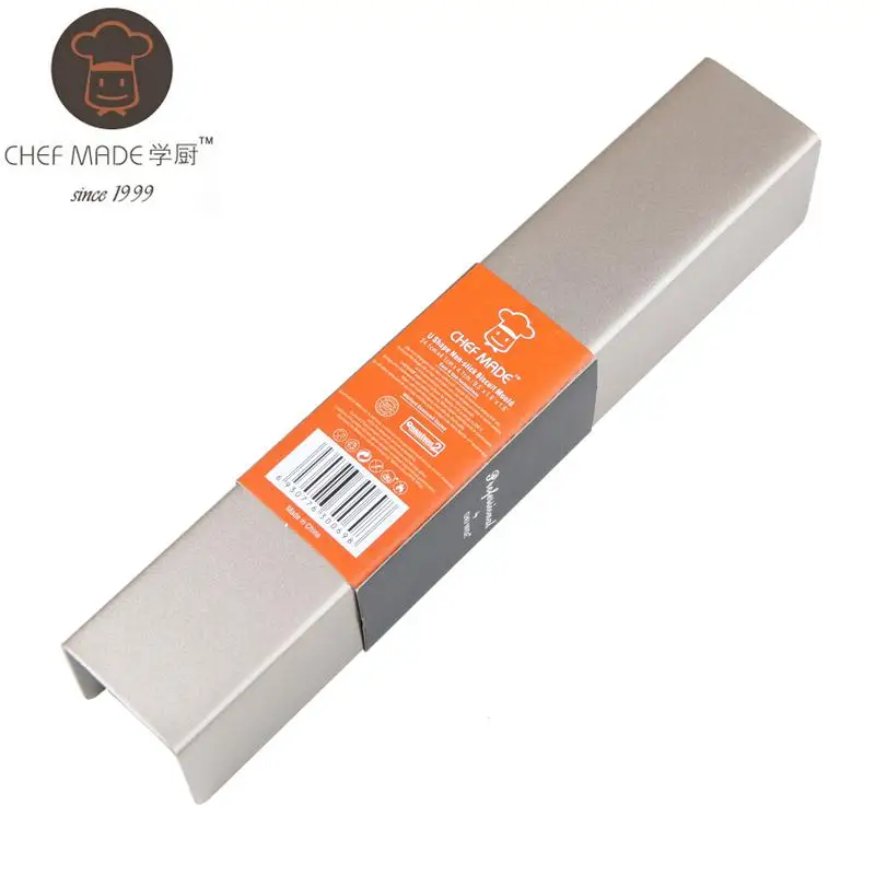 Шеф повар сделал торт стальной формы u образный хлеб запеченный клюквенное