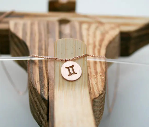 Женское ожерелье с знаками 12 созвездий подвеской в подарок на день рождения