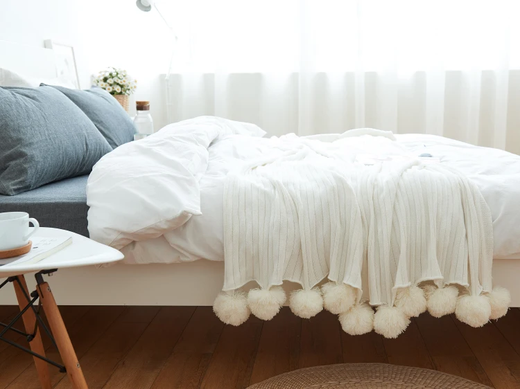 cotton high quality throw stripe knit blanket with ball white, gray, pink, green blanket for sofa