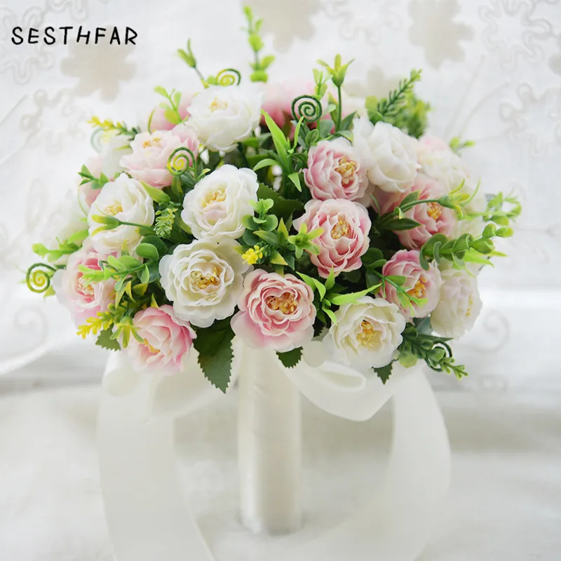 

Pink Bridal Holding Flowers Romantic Wedding Bouquet Artificial Silk Bridal Bouquet For Wedding Decoration