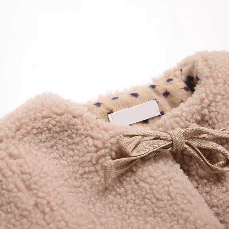 Новинка 2017 года зимние куртки для маленьких девочек пальто с мехом ягненка и