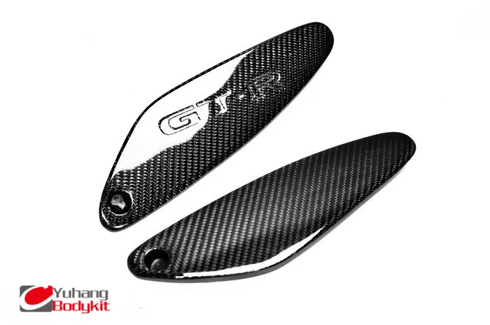 Торцевые колпачки заднего спойлера (пара) с логотипом CF для Skyline R33 GTR Style из