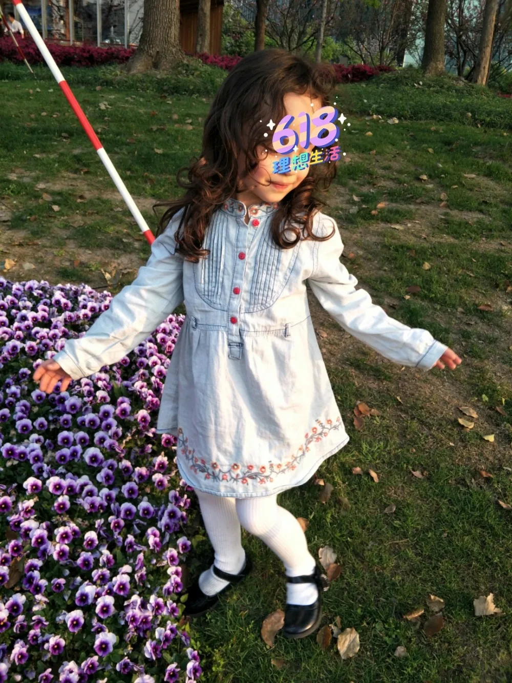 Коллекция года, весенне-осеннее От 3 до 12 лет Детское элегантное джинсовое платье с длинными и короткими рукавами и вышивкой в виде цветов с поясом для девочек