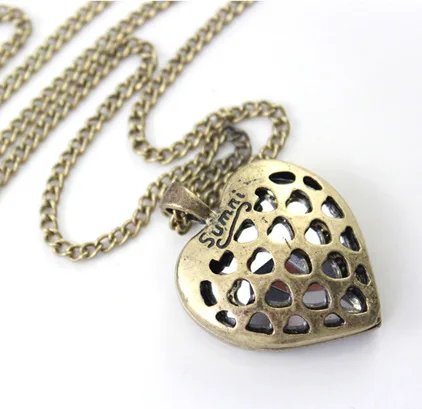 Толстовка с капюшоном надписью Angel и принтом крылышки кулон красного цвета