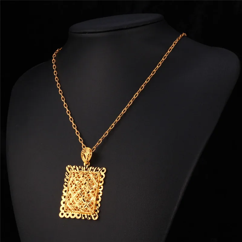 Ожерелье с крупным кулоном золотистого цвета винтажное ожерелье вырезами