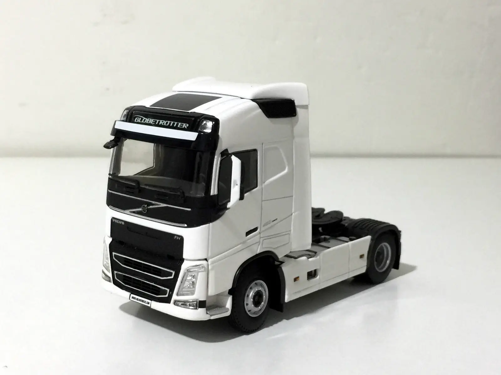 

Collectible Alloy Toy Model WSI 1:50 Scale VO LVO FH4 GL 4X2 Truck Tractor Trailer Vehicles Diecast Toy Model Gif t 03-1136