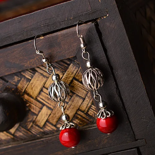 Женские серьги капельки из тибетского сплава с красным камнем в богемном