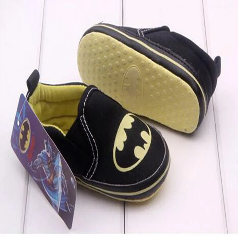 Детская обувь для мальчиков и девочек в классическом дизайне с милым Суперменом